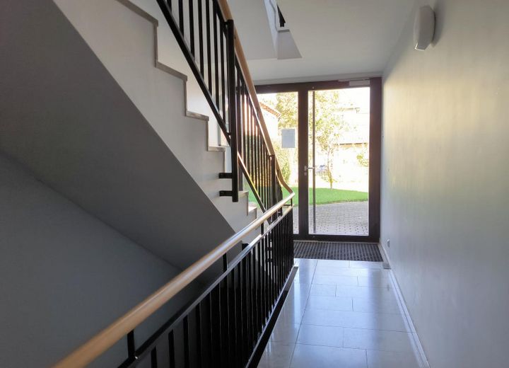 Bel appartement de 3 pièces avec balcon et vue sur la verdure ! – Photo 3