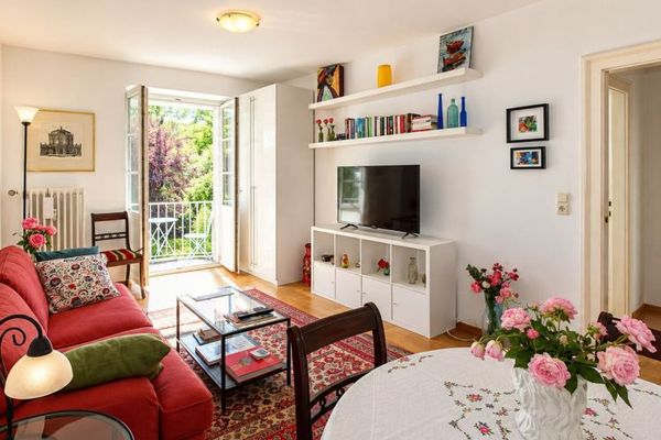 Ihr neues Zuhause in München-Schwabing: Helle 2,5-Zimmer-Altbauwohnung mit Südbalkon