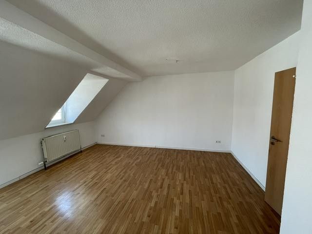 Zentrale provisionsfreie Wohnung in Neu-Ulm, perfekt für eine WG – Wohnzimmer 2