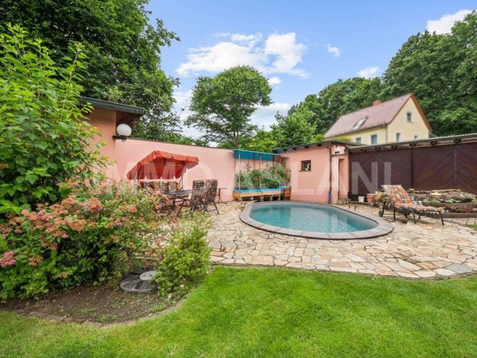 Wohnen & Arbeiten in Taucha - Haus mit separater Praxis, PV, Pool und 4 Carports – Foto 1