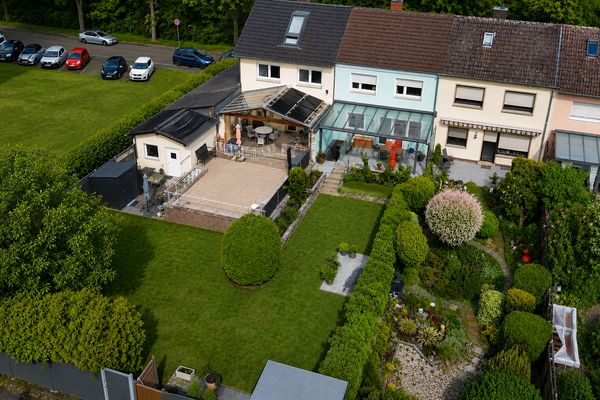 Modernisiertes Familienhaus mit Sonnengarten, Garage & Ausbaureserve