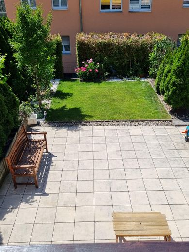 Terrasse mit Gartenanteil