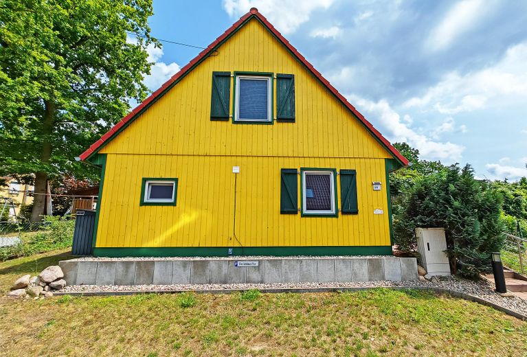 TOP-Altersvorsorge: 4-Sterne-Ferienhaus in ruhiger Lage nur 200m zum Plauer See – Parkplatz direkt vor dem Haus