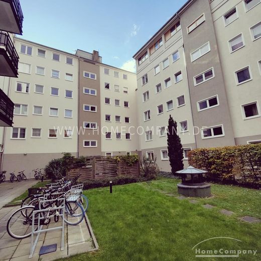 Helle 3-Zimmer-Wohnung mit Balkon in Berlin Wilmersdorf, möbliert – 86e31f9e890d74f53ee61624fd8136a256fb741a.jpg