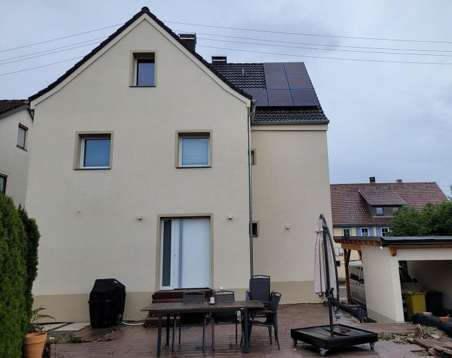 Freistehendes Einfamilienhaus mit viel Platz für Familie, Alltag und Zukunft – Hausansicht Rückseite