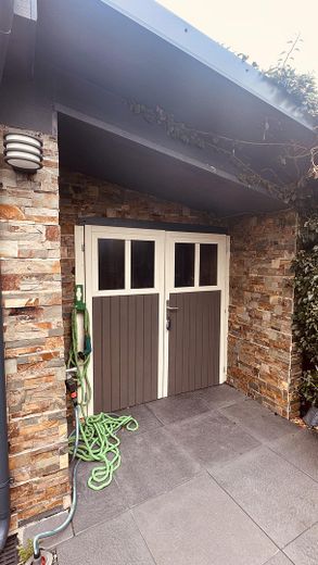 Casa unifamiliare modernizzata con 187 m² di superficie abitabile, 6 locali, garage e giardino, senza intermediario – Gartenhaus Terrasse