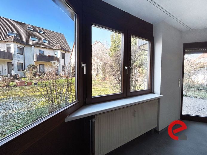 Die Aussicht vom Wohnzimmer in den Garten