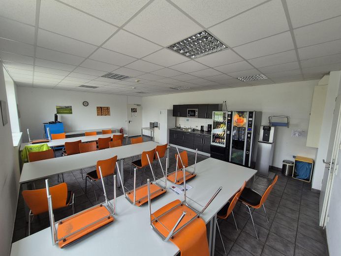 Halle sowie Büro- und Verwaltungsgebäude in Waltershausen – Foto 12