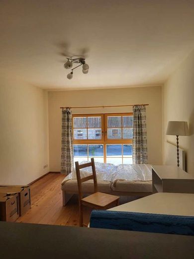 شقة كبيرة رائعة بطراز منزل ريفي – kleines Wohnzimmer