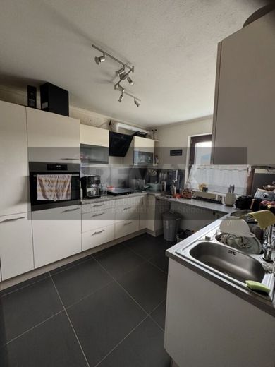 Modernisiertes
Einfamilienhaus mit Wärmepumpe, PV, Garage, Stellplätze und  Einliegerwohnung – Küche