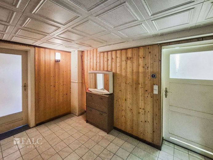 Einfamilienhaus mit Garten an Berliner Stadtgrenze - FALC Immobilien – Durchgangszimmer KG