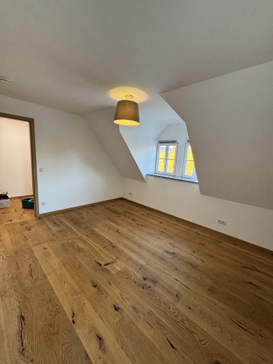 Moderne 3 Raumwohnung in einem kernsanierten Ensemble in ruhiger Lage am Marienbergpark – Schlafzimmer