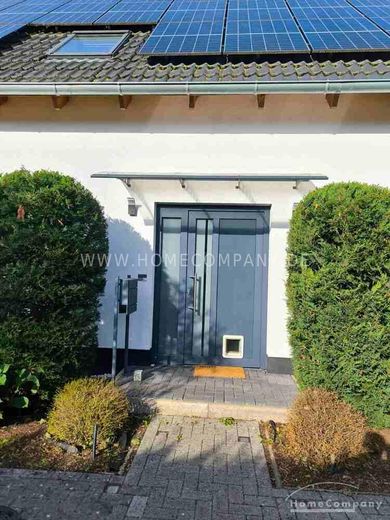 Zeer mooi, comfortabel huis met tuin, ca. 800 m² perceel en dubbele carport – be02655d2209c875cdefc4f02a8ec27a5d7b8323.jpg