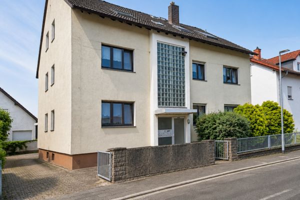 Edificio con 5 appartamenti a Rodgau: completamente locato con potenziale di aumento degli affitti a breve termine – senza provvigione