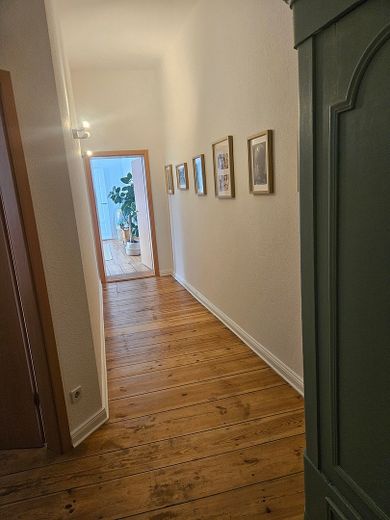 Sueño de edificio antiguo en Mittenwalde: 2 hab., 56 m², suelos de madera, cocina equipada y uso compartido del jardín – Foto 3