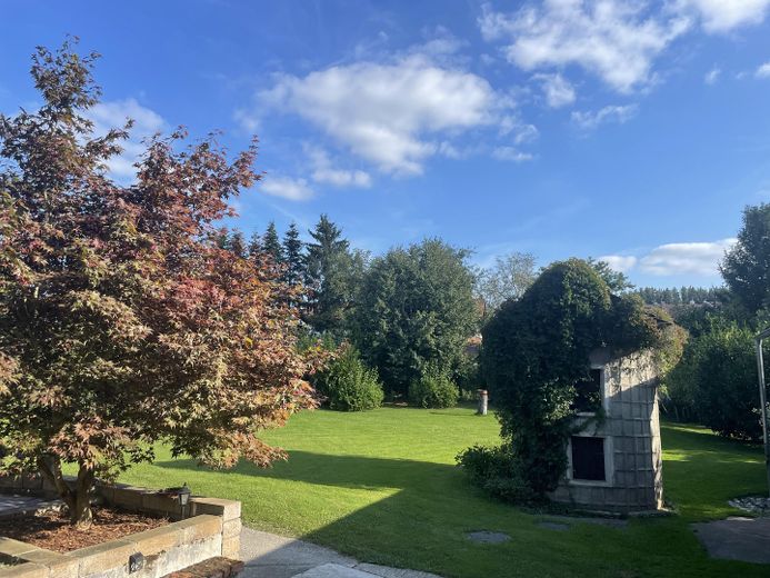 Ehemaliges landwirtschaftliches Anwesen mit großem Grundstück von Privat – Blick von Terrasse 