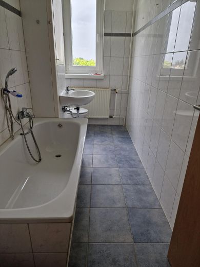 JOBCENTER zahlt Ihre Miete in Halberstadt 4-Raum 77 m² – फोटो 1