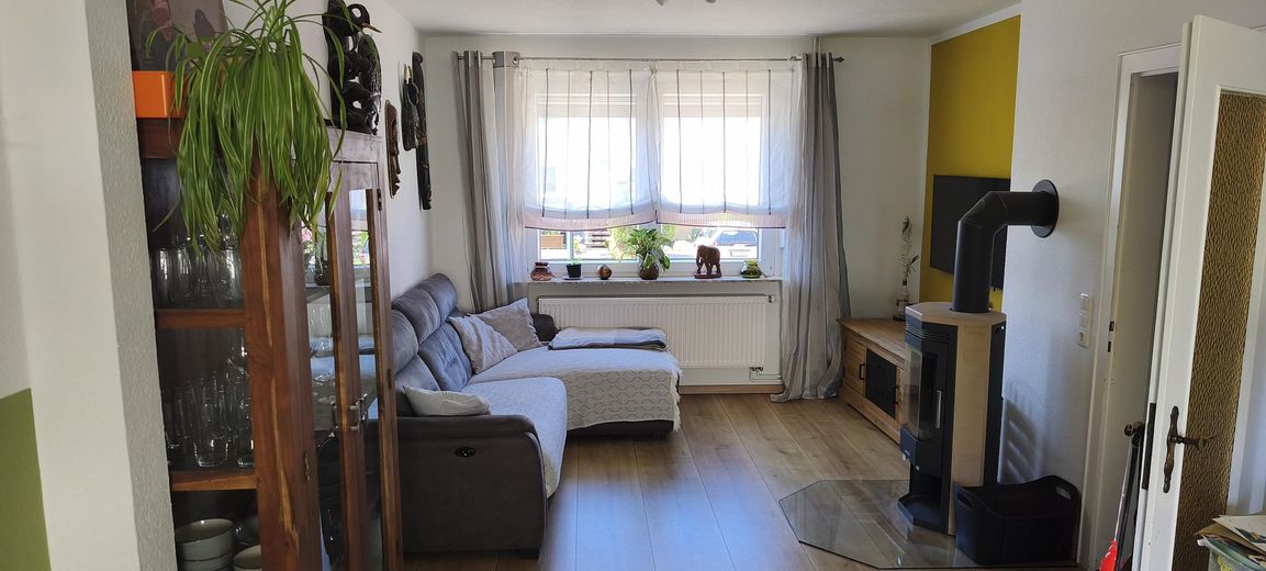 Casa a schiera centrale a Nordstemmen/ Heyersum - Senza provvigione – Wohnzimmer mit Kamin