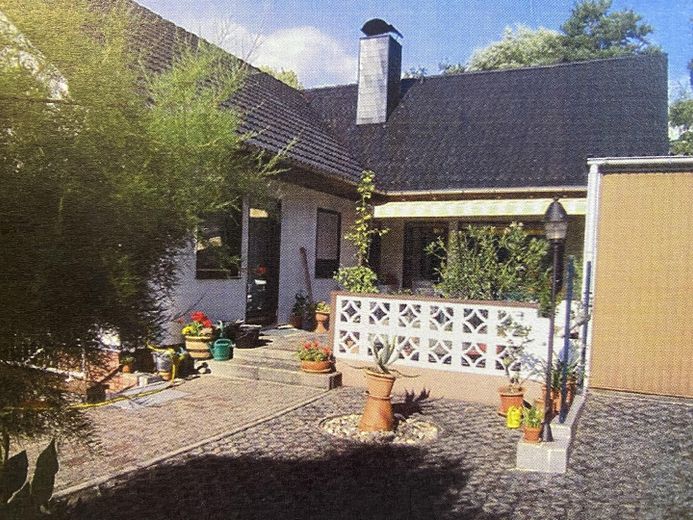 Casa indipendente unifamiliare in una buona posizione, con grande potenziale, a Dietzenbach – Terrasse