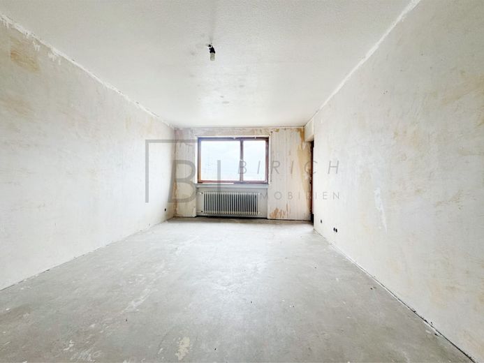 Großzügige 4-Zimmer-EG-Wohnung mit Balkon, Garage und attraktivem Entwicklungspotenzial – Kinderzimmer