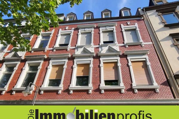 50 m to Hof pedestrian zone: Rented multi-family house
