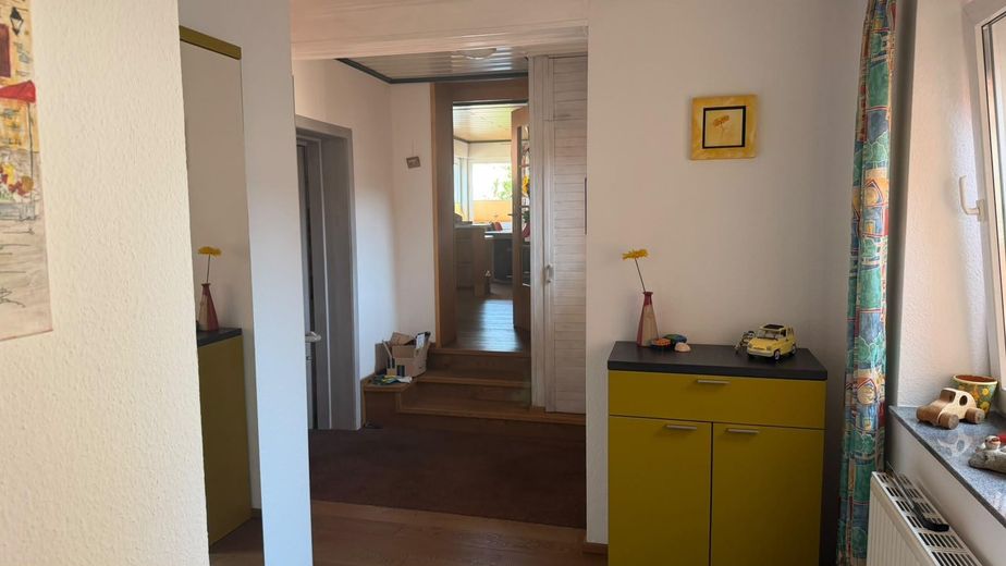 Freistehendes Einfamilienhaus mit Einliegerwohnung – Bl. Rtg. Küche  Hofeingang