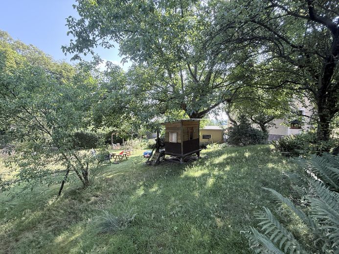 Geniş bir arsada, masalsı tek başına konumda, cazibeli tarihi şehir villası – Garten