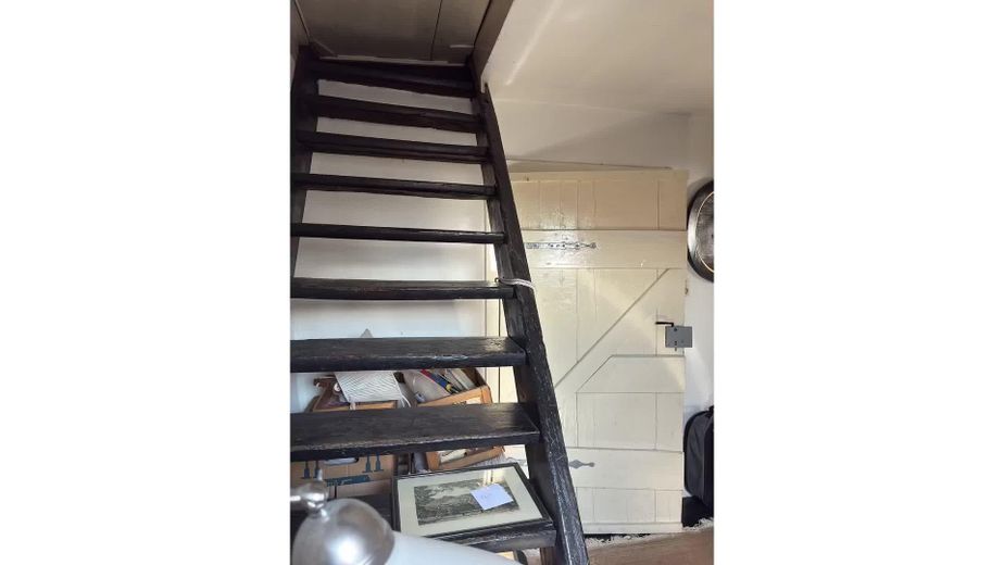 Former council/school building, listed apartment building in Friedrichsdorf – Treppe zum Dachboden