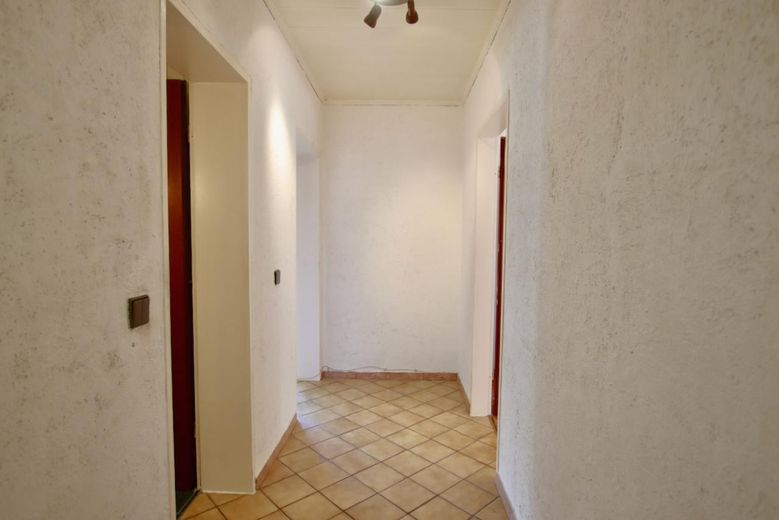 Flur mit Parkettboden