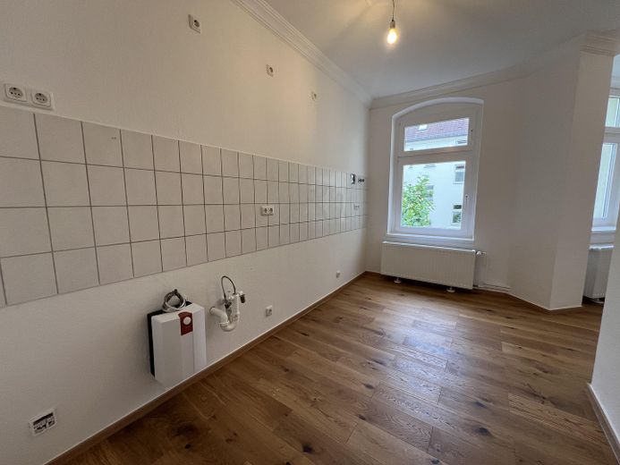 Stilvolle 3-Zimmer-Wohnung am Helmholtzplatz- frisch renoviert und bezugsfertig – Küche