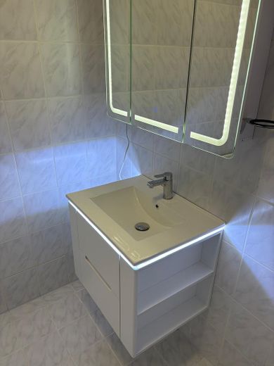 Helle Moderne 1-Zimmer Wohnung mit Einbauküche und Balkon in Motzen – Foto 22