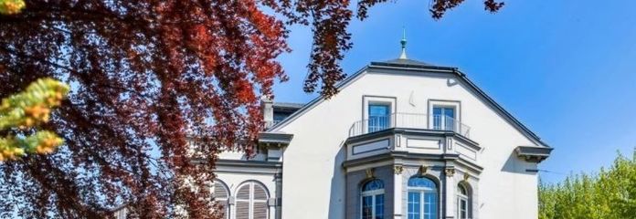 Elegante Gartenresidenz in historischer Fabrikantenvilla – Wohnen auf höchstem Niveau
