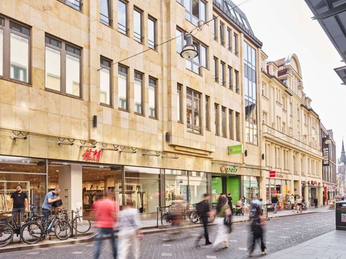 Ritterhaus Halle - kleine Ladenfläche am Ausgang von GoAsia sucht Neubelebung – Foto 1
