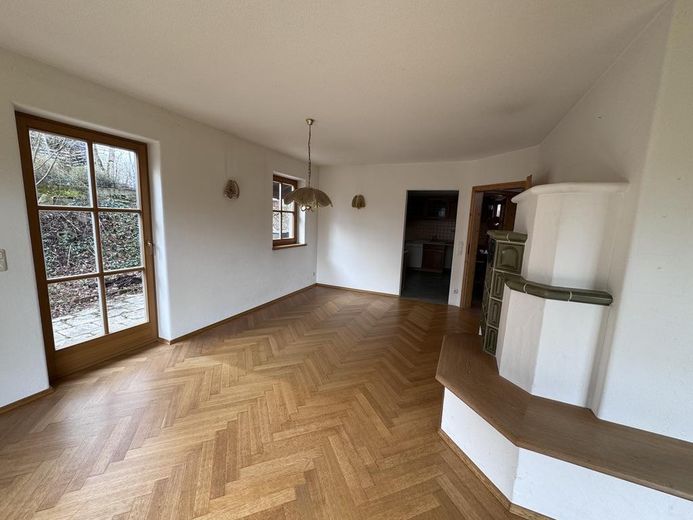 WZ m. Kamin u. Gartenaustritt