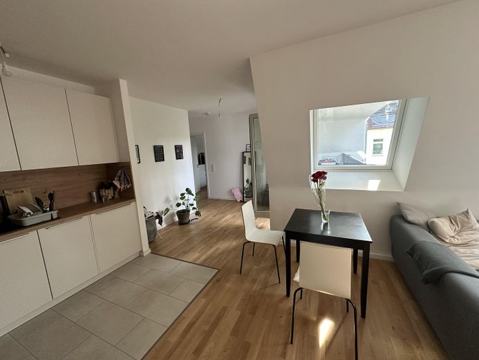 Moderne Neubauwohnung mit Loggia & Einbauküche – Foto 1