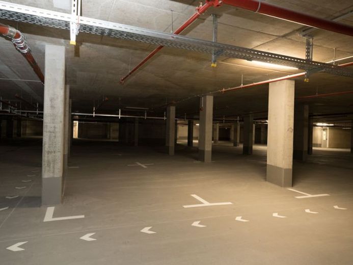 Zentral gelegener Tiefgaragenstellplatz am Papierbach – Photo 1