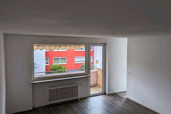Luminoso appartamento di 1 locale con ampio balcone e ascensore – vicino alla natura presso il Pegnitzgrund
