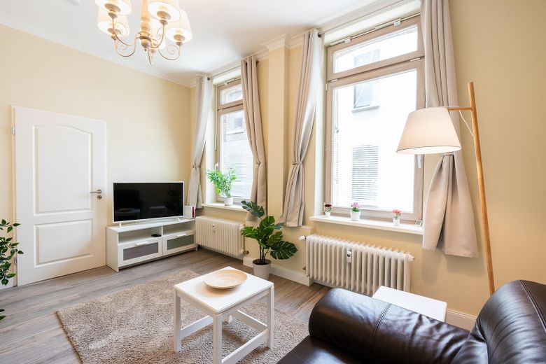 Мебльована 1-кімнатна квартира Aachen-Burtscheid, відремонтована | Furnished Apartment – Schlaf- & Wohnbereich