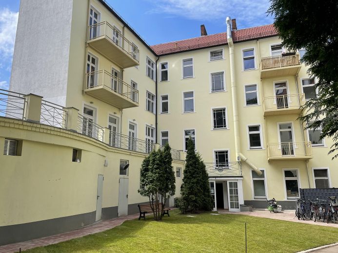 Provisionsfrei: Verkehrsgünstig gelegenes Büro mit 4 Zimmern, Vollbad Balkon am Nordrand Prenzl Berg – Hofansicht