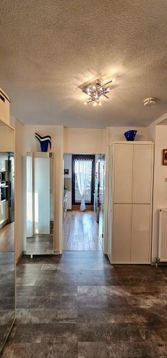 Zentrumsnahe, hochwertige, helle und ruhige 2 Zimmer Penthouse - Wohnung mit Aufzug – Vom Eingang zur Küche