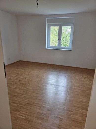 Frisch renovierte 2-Zimmer-Traumwohnung (Effizienzklasse A!), 2 Stellplätze - provisionsfrei! – Schlafzimmer - leer