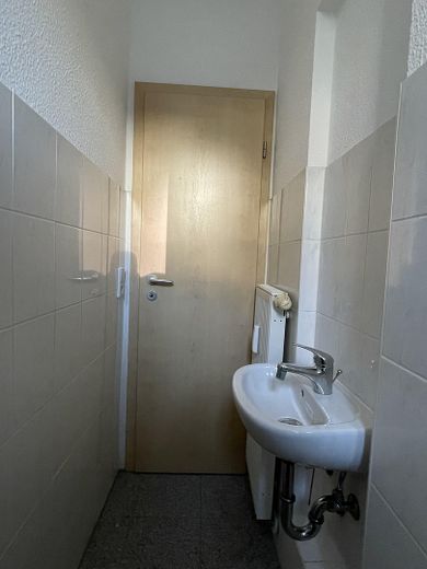 Provisionsfrei: 3-Zimmer-Balkonwohnung im Hochparterre eines kernsanierten 4-FH, Weimar Nordvorstadt – ... bringt Entlastung!
