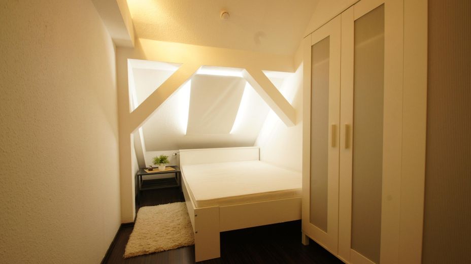 Lichtdurchflutete 3 Zimmer Dachgeschosswohnung – Foto 3