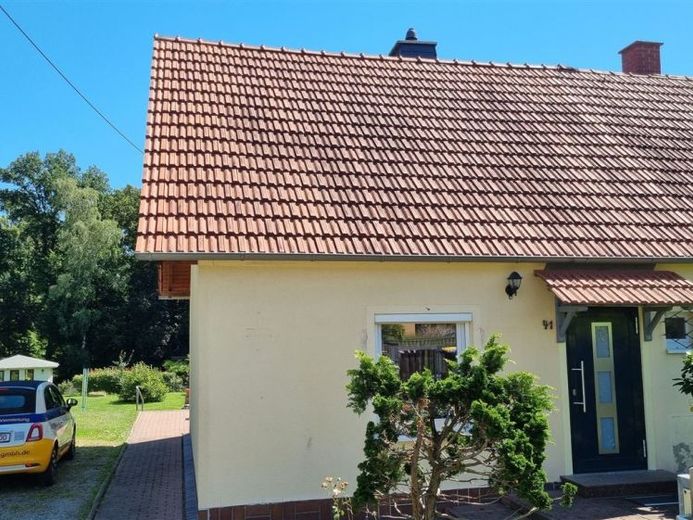 ***2,5-Raum-Doppelhaushälfte mit XXL-Grundstück – seltenes Mietangebot auf 73m²*** – Foto 1