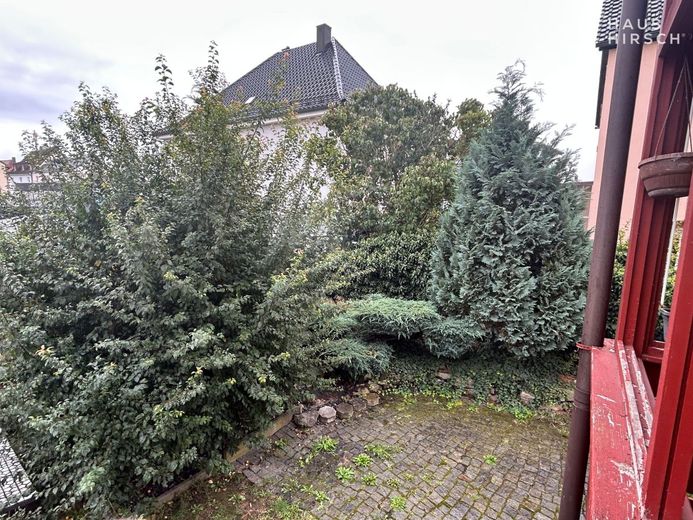 3 Familien Haus in zentraler Lage mit super Anbindung und stadtnahem Komfort! – Garten