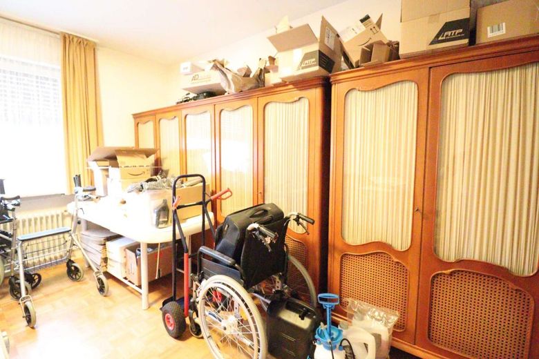 WRS Immobilien - käuferprovisionsfrei - Wiesbaden-Bierstadt - Villa in ruhiger bevorzugter Wohnlage – EG - Schlafzimmer - Bild 1