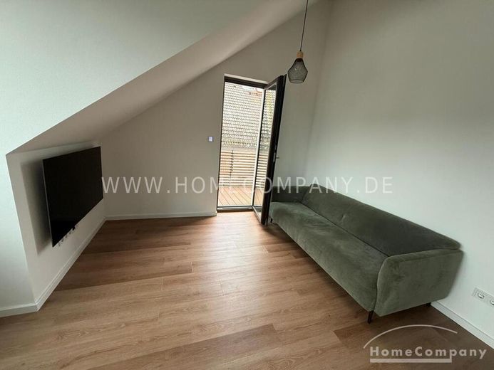 Rödelheim 8072694 – Modernes Dachgeschoss mit Balkon  &  hochwertiger Ausstattung – b8818bb90adda9f685078e846f19c049419a03d0.jpg