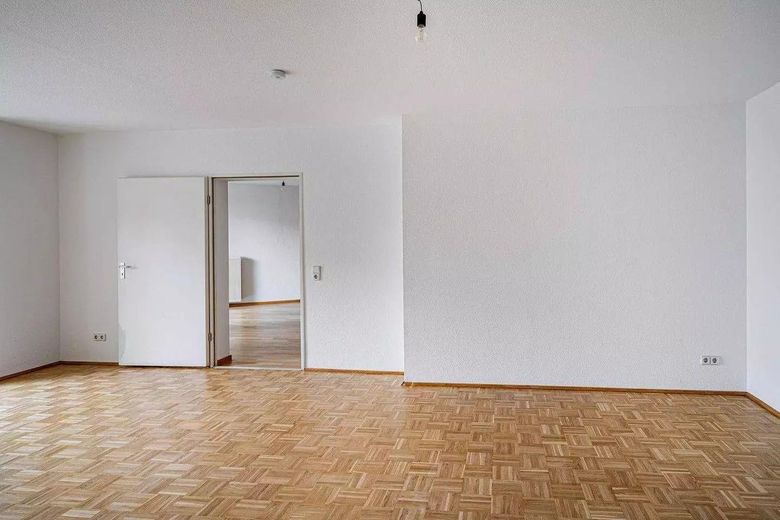 Frisch renoviert: Großzügige 140 m² Etagenwohnung mit Süd-Balkon, Parkett, Duschbad & TG-Stellplatz – Schlafzimmer