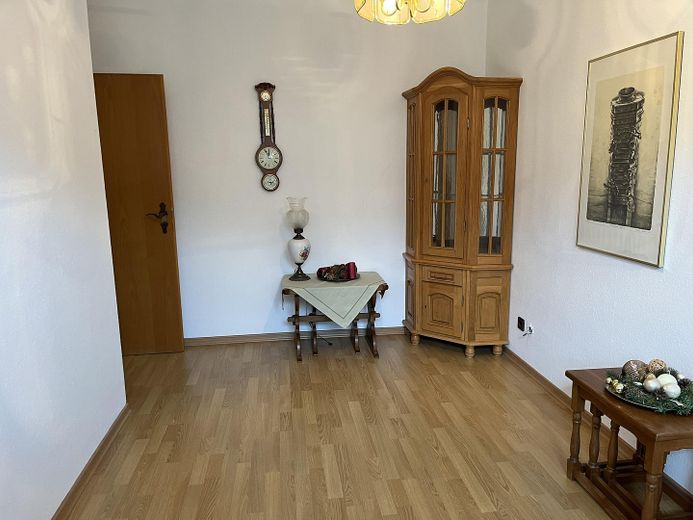 Schlafzimmer zur Strasse