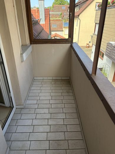 Wunderschöne, offene und modernisierte 2-Zimmer-Wohnung mit Balkon in Stuttgart-Untertürkheim – Balkon